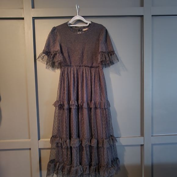 Elegant Gray Ruffled Dress - Picture 1 of 3